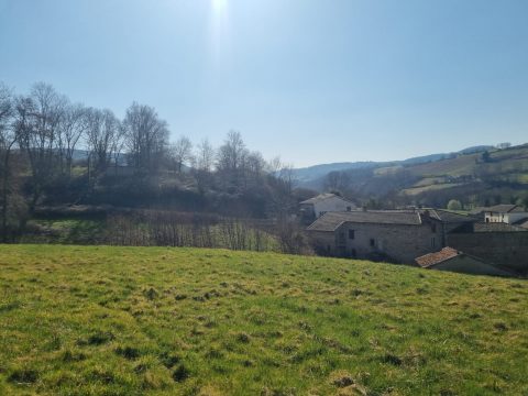 Terrain constructible à Bussières