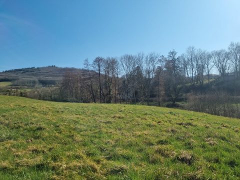 Terrain constructible à Bussières