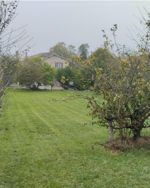 Terrain constructible à Igé