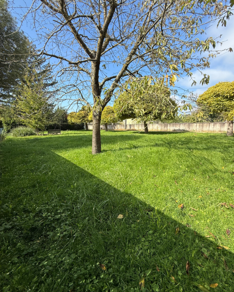 Terrain constructible à Crottet 448m²