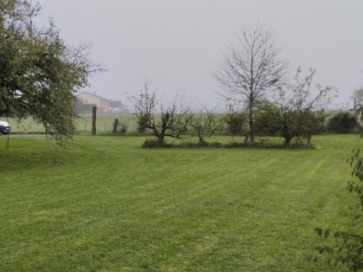 Terrain constructible à Igé