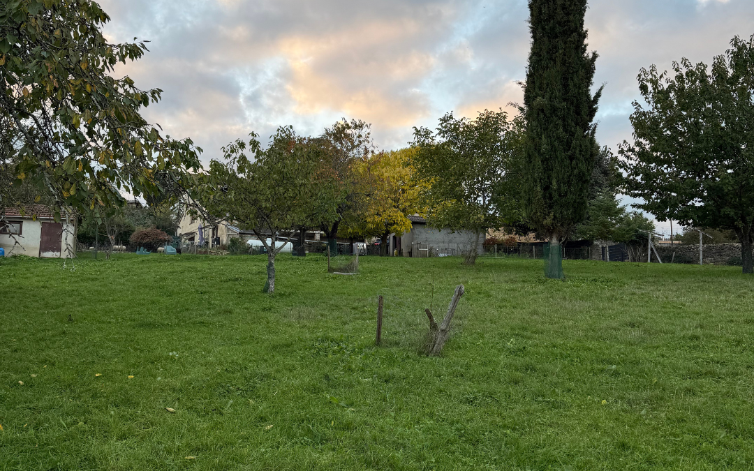 Terrain constructible à Jalogny