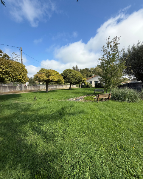 Terrain constructible à Crottet 448m²