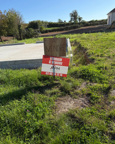 Terrain constructible à Massilly